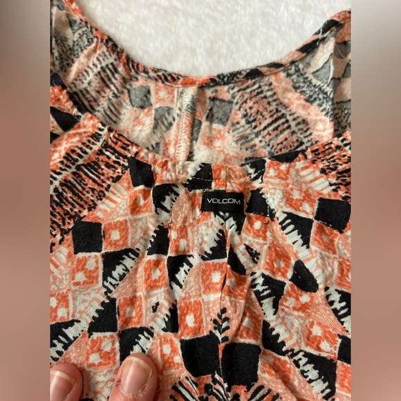 ⭐️💥❤️HOST PICK❤️💥⭐️ Like New Volcom Crop Tank Top - Picture 4 of 4